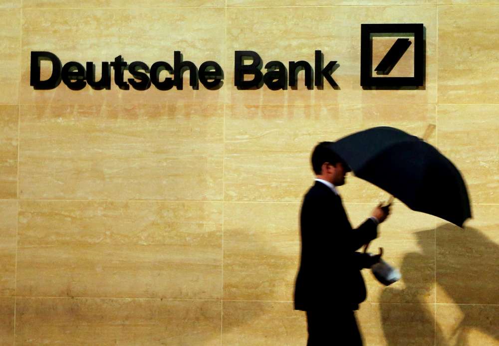 Police search offices of Deutsche Bank board members