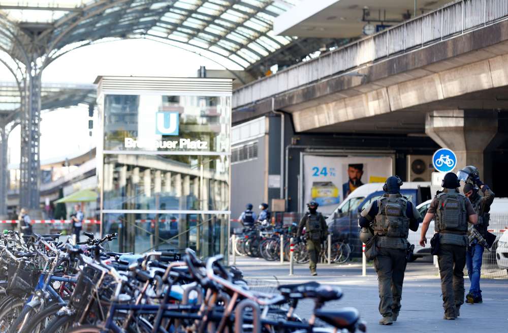 German police free hostage at Cologne train station
