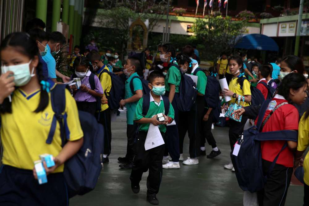 Pollution prompts Bangkok to close schools for the week