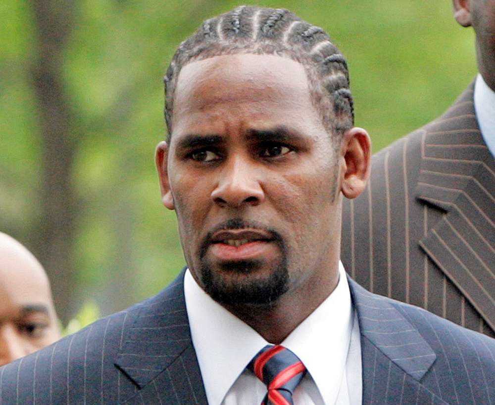 R&B crooner R. Kelly charged with sexually assaulting teenage girls (pics)