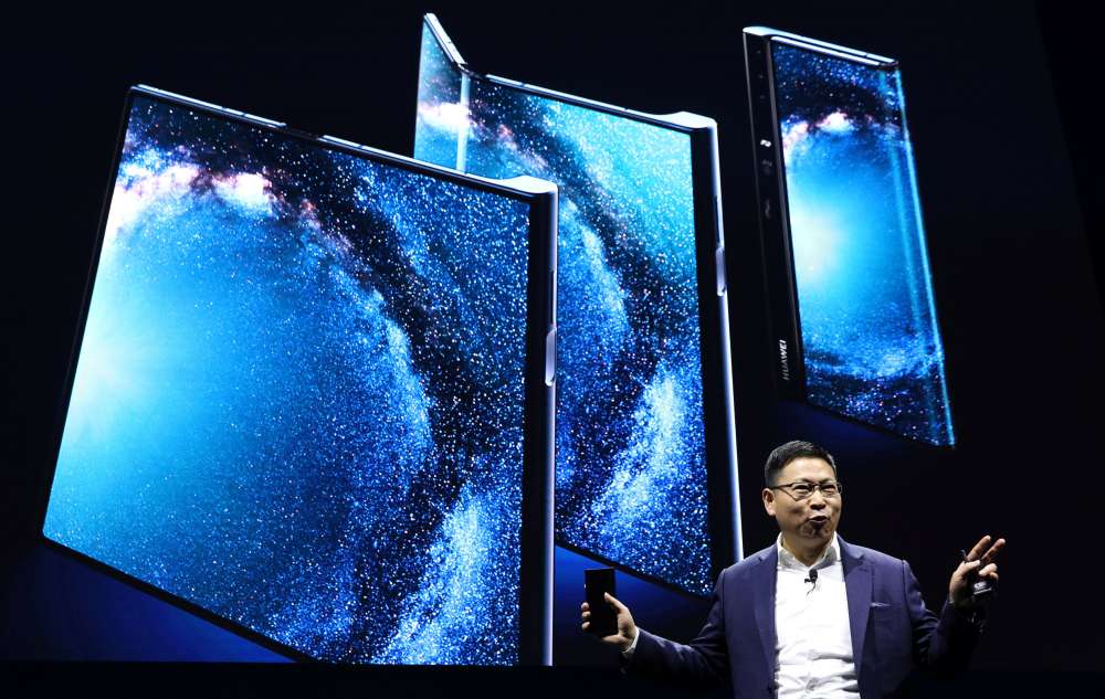 China's Huawei announces folding 5g smartphone (pics & video)