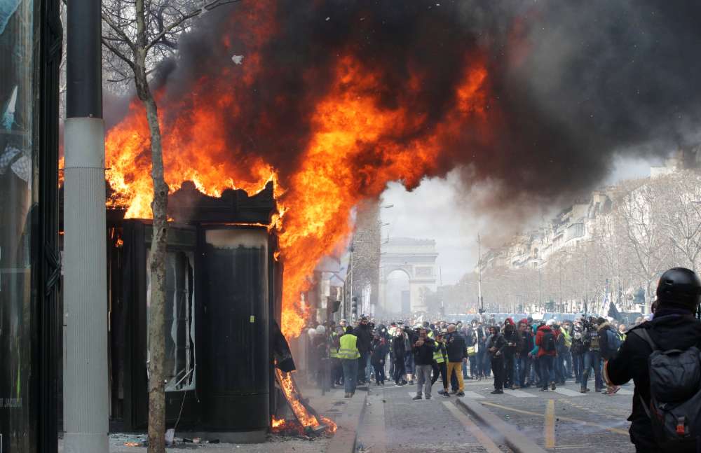 Violence returns as France's yellow vest protests enter fourth month