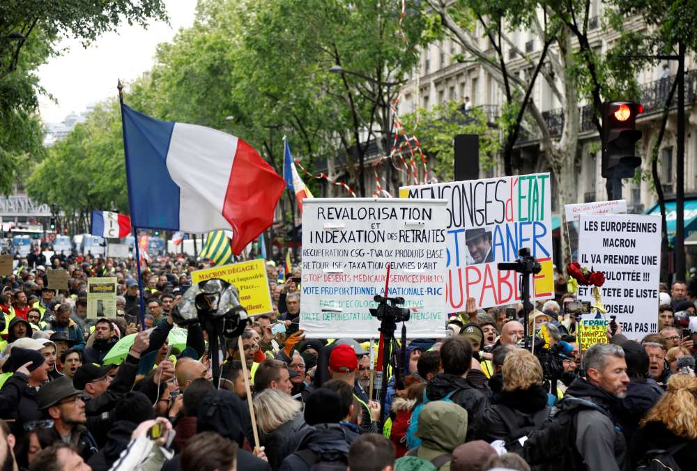 'Yellow vest' protests in France continue after May Day clashes