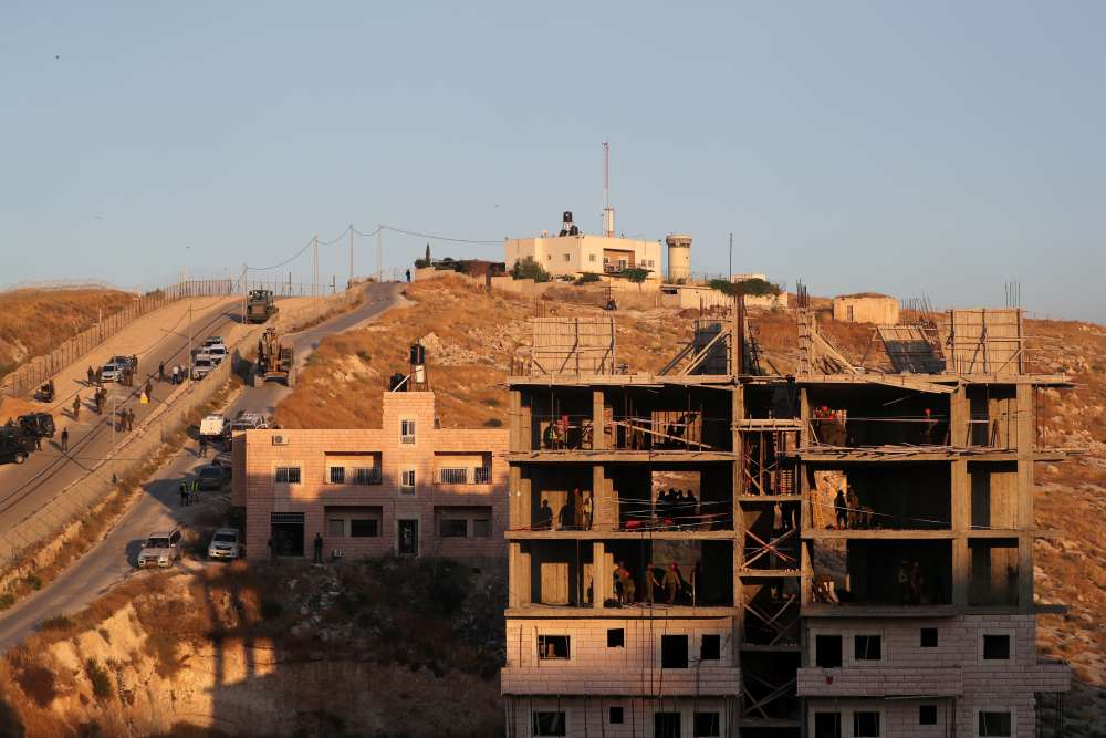 Israel begins to demolish homes on Jerusalem outskirts