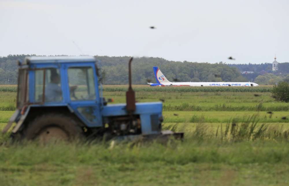 Russian pilot says he's no hero despite praise for crash-landing