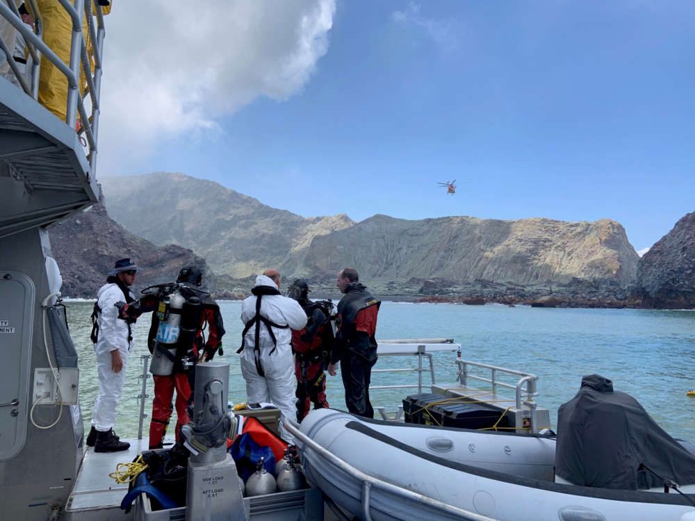 New Zealand recovery teams return to volcanic island