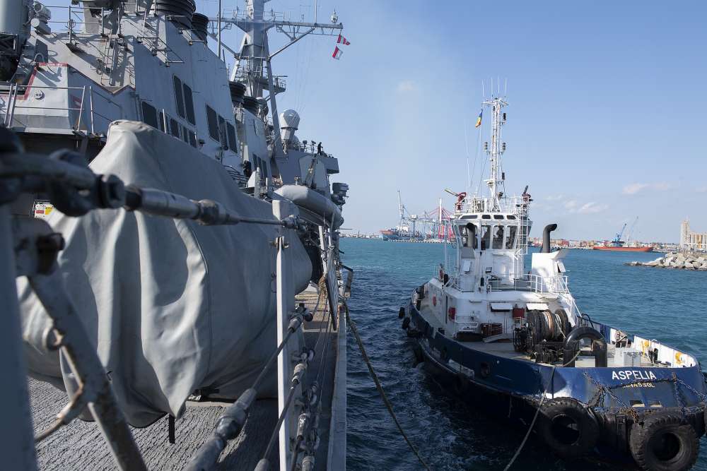 Limassol welcomes U.S. destroyer McFaul following visit by Russian frigate (pictures)