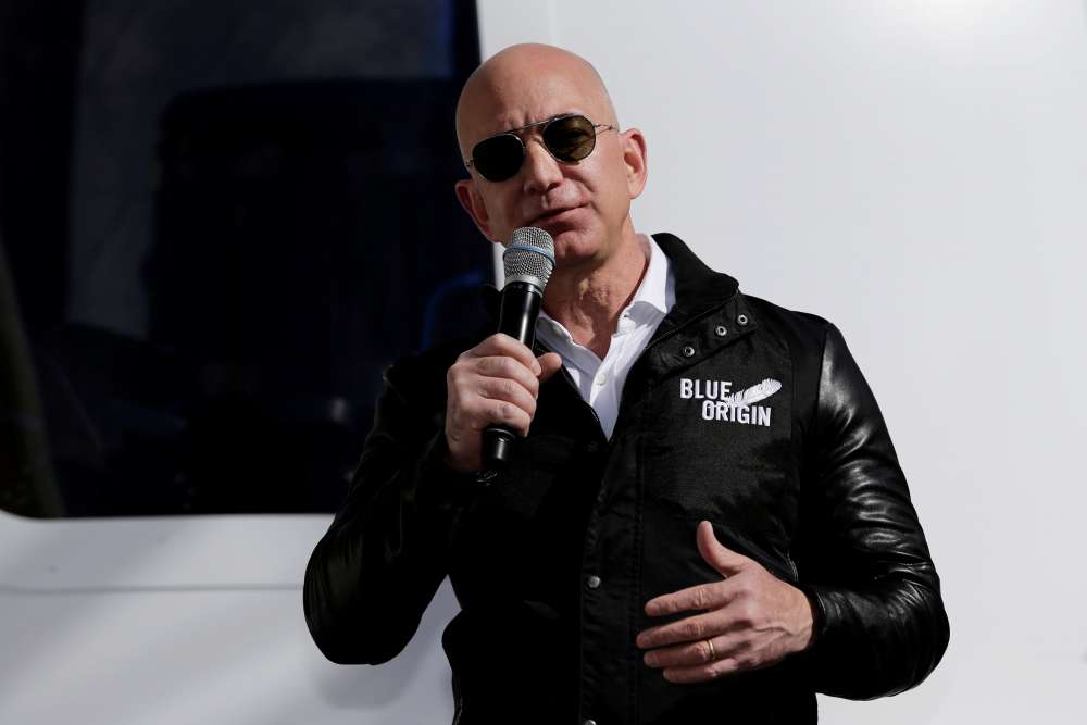 Bezos and others get $2.3 billion in U.S. Air Force rocket contracts