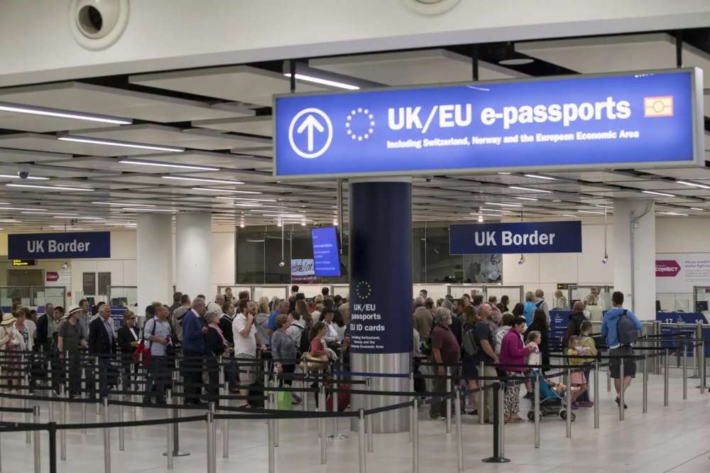 EU net migration to UK falls to lowest level in almost six years