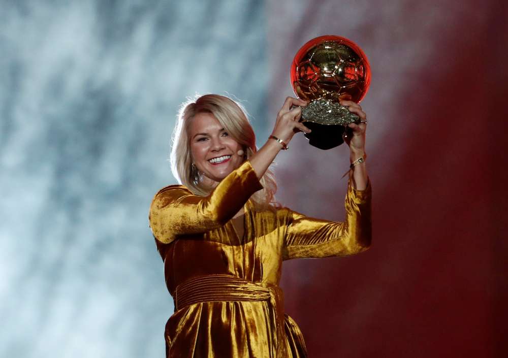 First women’s Ballon d’Or winner walks off stage after she's asked to twerk (videos)