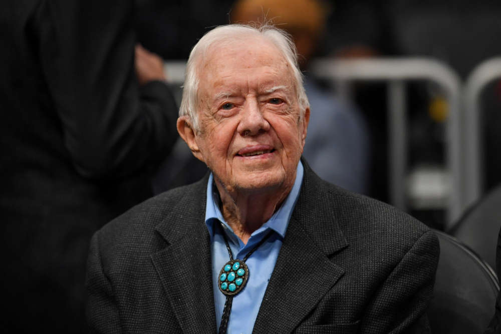 Ex U.S. President Carter home for the holidays after surgery