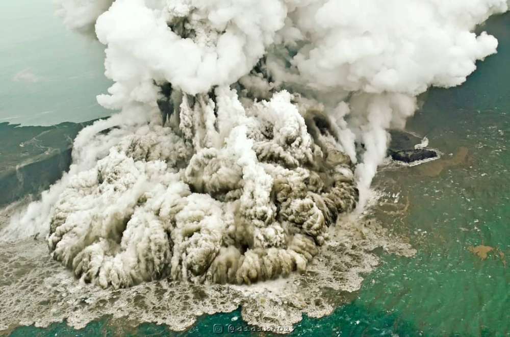 Krakatau volcano partial collapse triggered Indonesia tsunami