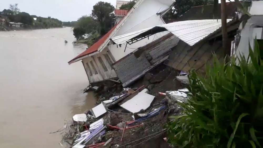 Death toll from Philippine landslides