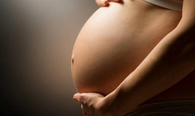 2.4% of first births in Cyprus to teenage mothers