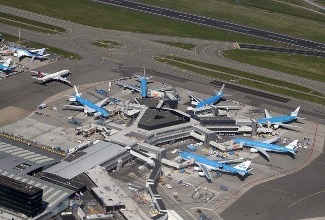 Amsterdam airport security guards call 24-hour strike on Sept. 4