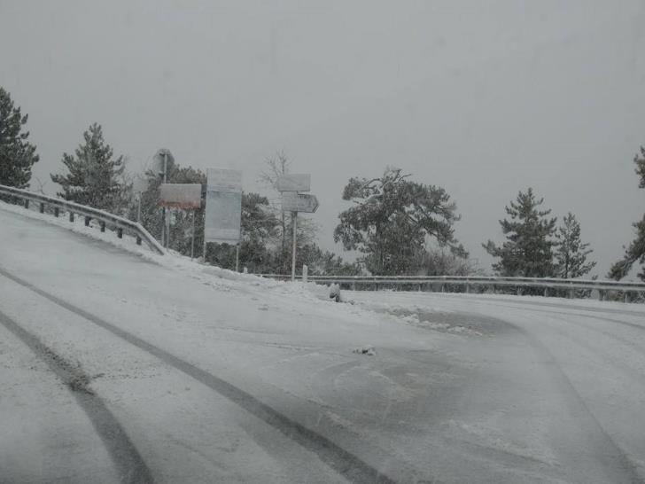 Slippery roads and fog in Troodos
