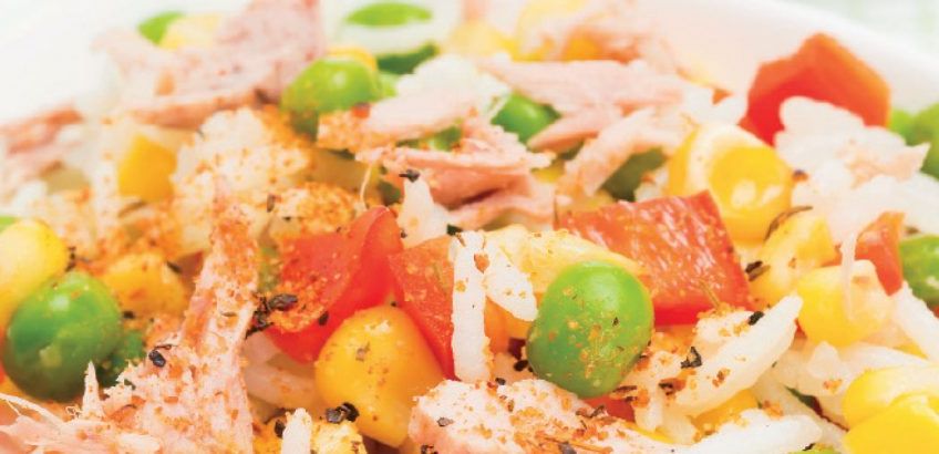 Tuna salad with rice and vegetables