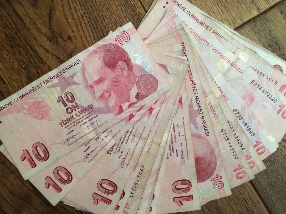 Bloomberg reporters in Turkey seek acquittal over article on currency crisis