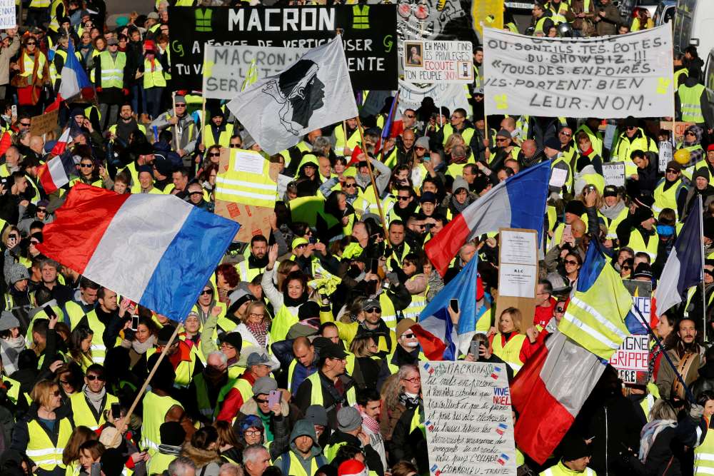 Thousands of 'yellow vests' hit French streets in fifth Saturday of protests