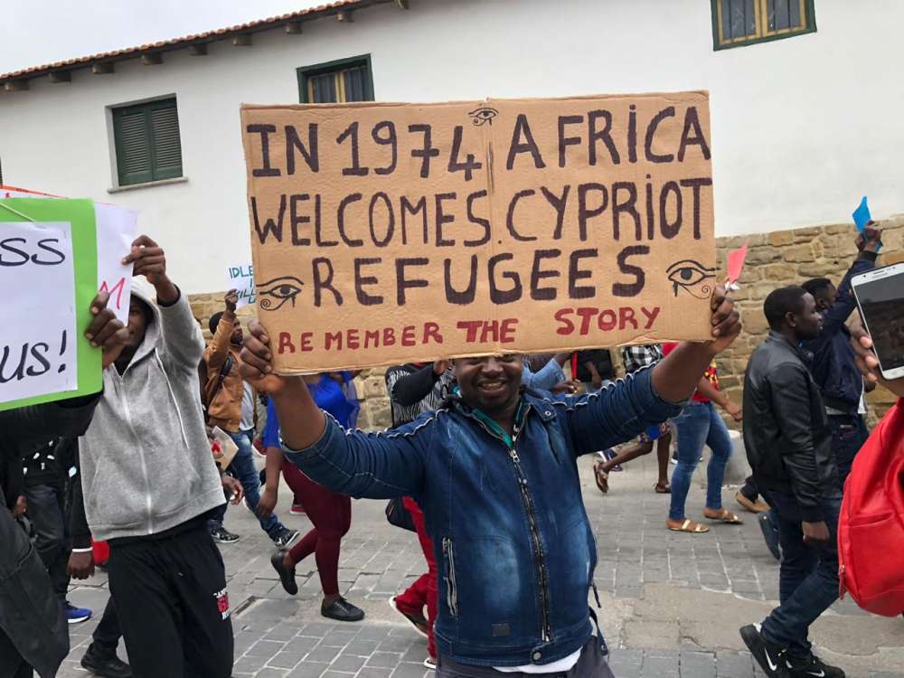 Asylum seekers protest in Nicosia demanding equal access to employment (photos)