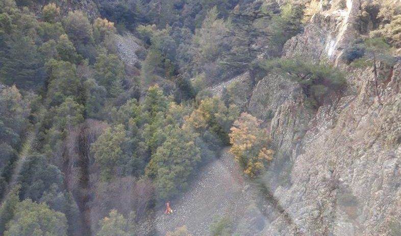 Helicopter rescues woman who fell off cliff in Paphos