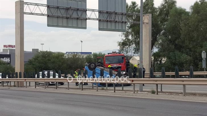 Heavy traffic after 3 car collision on Nicosia-Limassol highway  (photos)