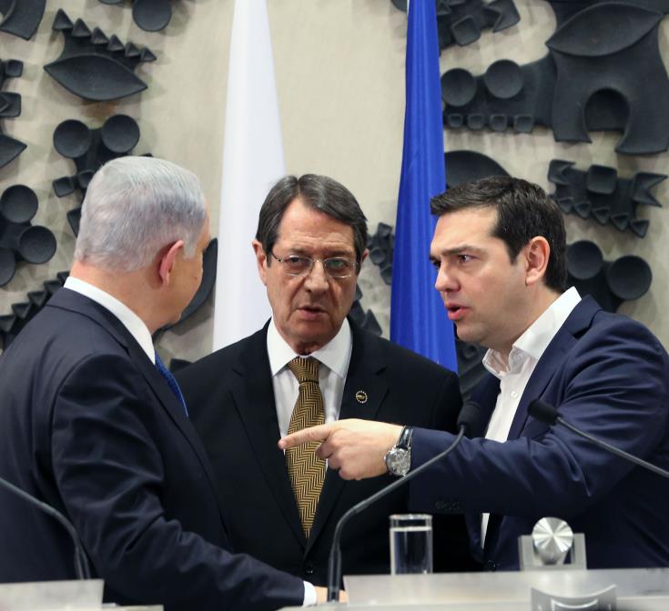 Anastasiades - Tsipras discuss Cyprus issue in Brussels