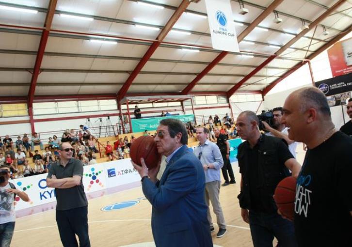 President and ministers play basketball for charity (pics)