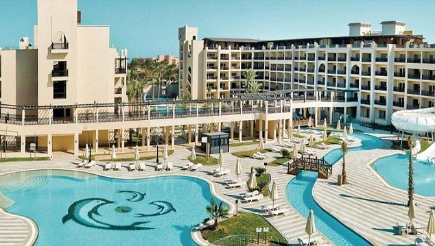 Thomas Cook moves 300 Egyptian hotel customers after death of couple
