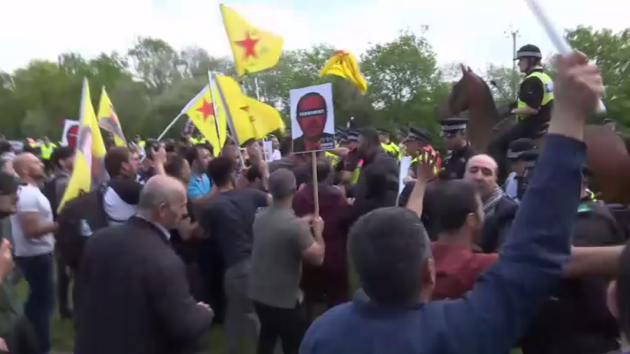 Kurdish protesters try to block Erdogan’s convoy as his 3-day British visit begins (VIDEO)