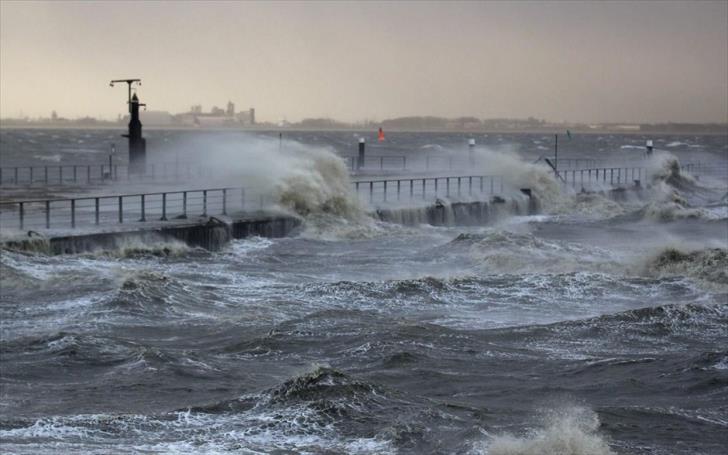 Met office issues coastal waters warning for Tuesday