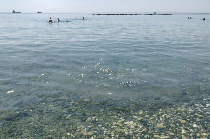 Germasoyia mayor sees boat polluting sea