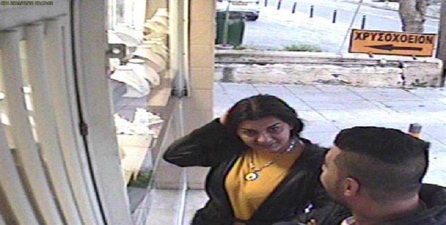 Police looking for two people in connection with robbery (pictures)