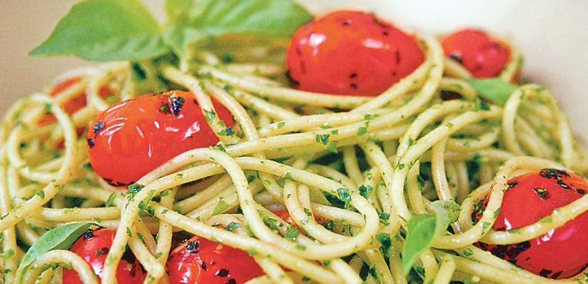Spaghetti with cherry tomatoes and fresh pesto