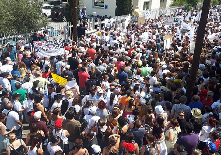 Hundreds of teachers protest outside Education Ministry