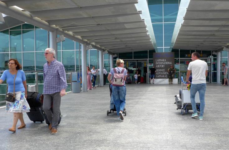 Arrivals of travelers increase in April