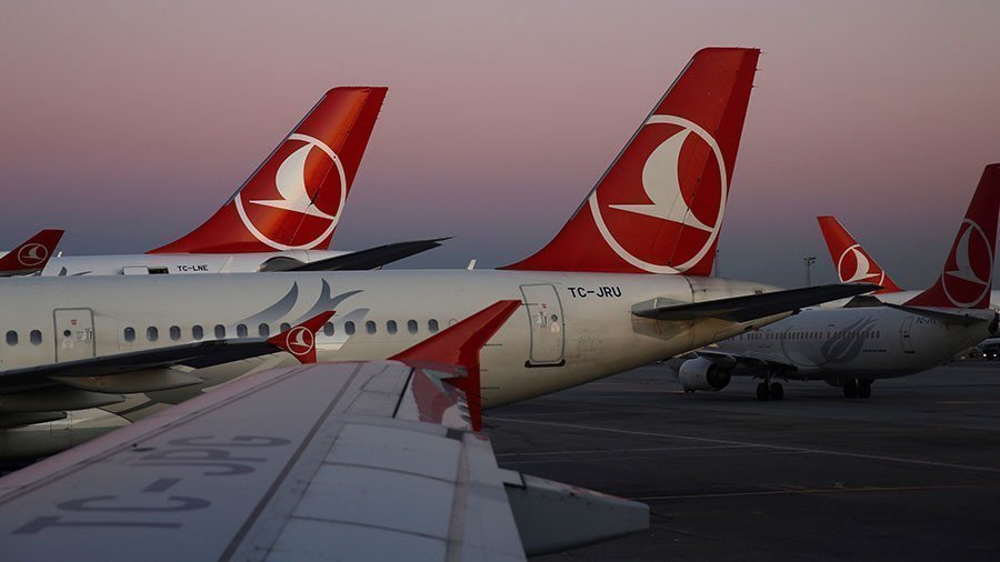 Turkish airlines plane tail smashed in dramatic collision at Istanbul Intl’ Airport (VIDEO)