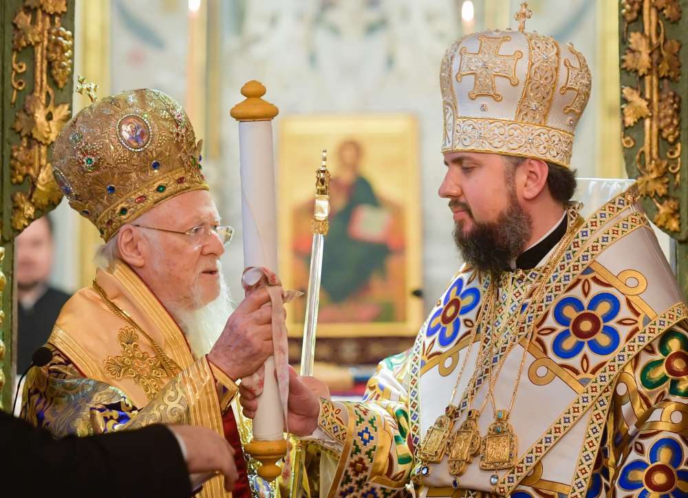 Ecumenical Patriarch hands over decree