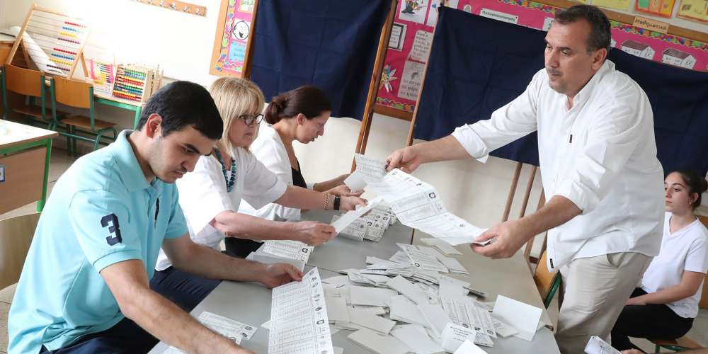 EP elections:  Polls close with 42.8% turnout