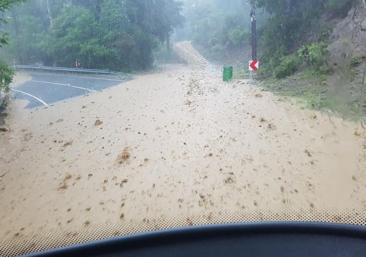 Road warning: Heavy rain in Prodromos