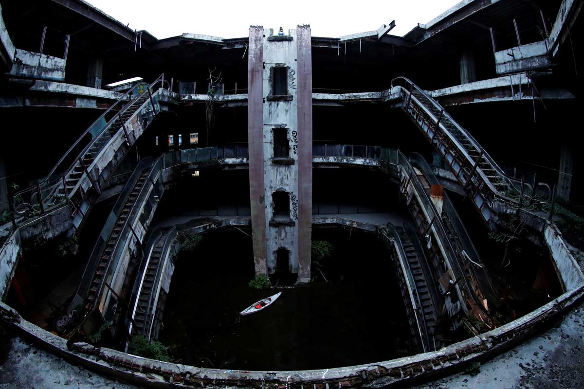 Abandoned New World shopping mall in Bangkok | in-cyprus.com