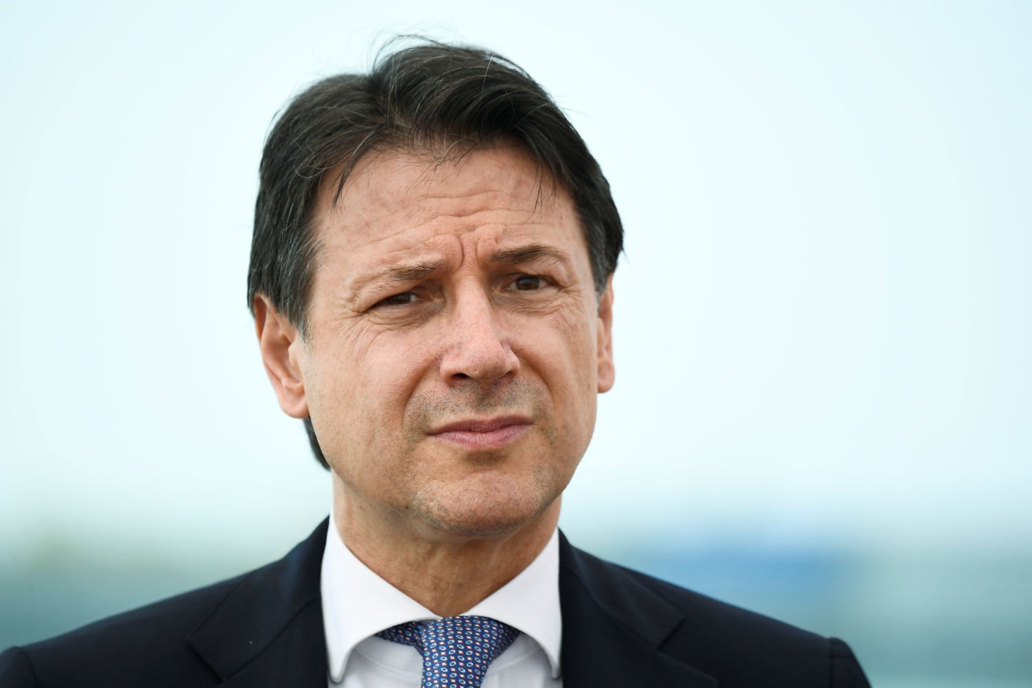 Ο πρωθυπουργός της Ιταλίας Κοντέ φαίνεται να προσκολλάται στην κρίσιμη ψηφοφορία της Γερουσίας