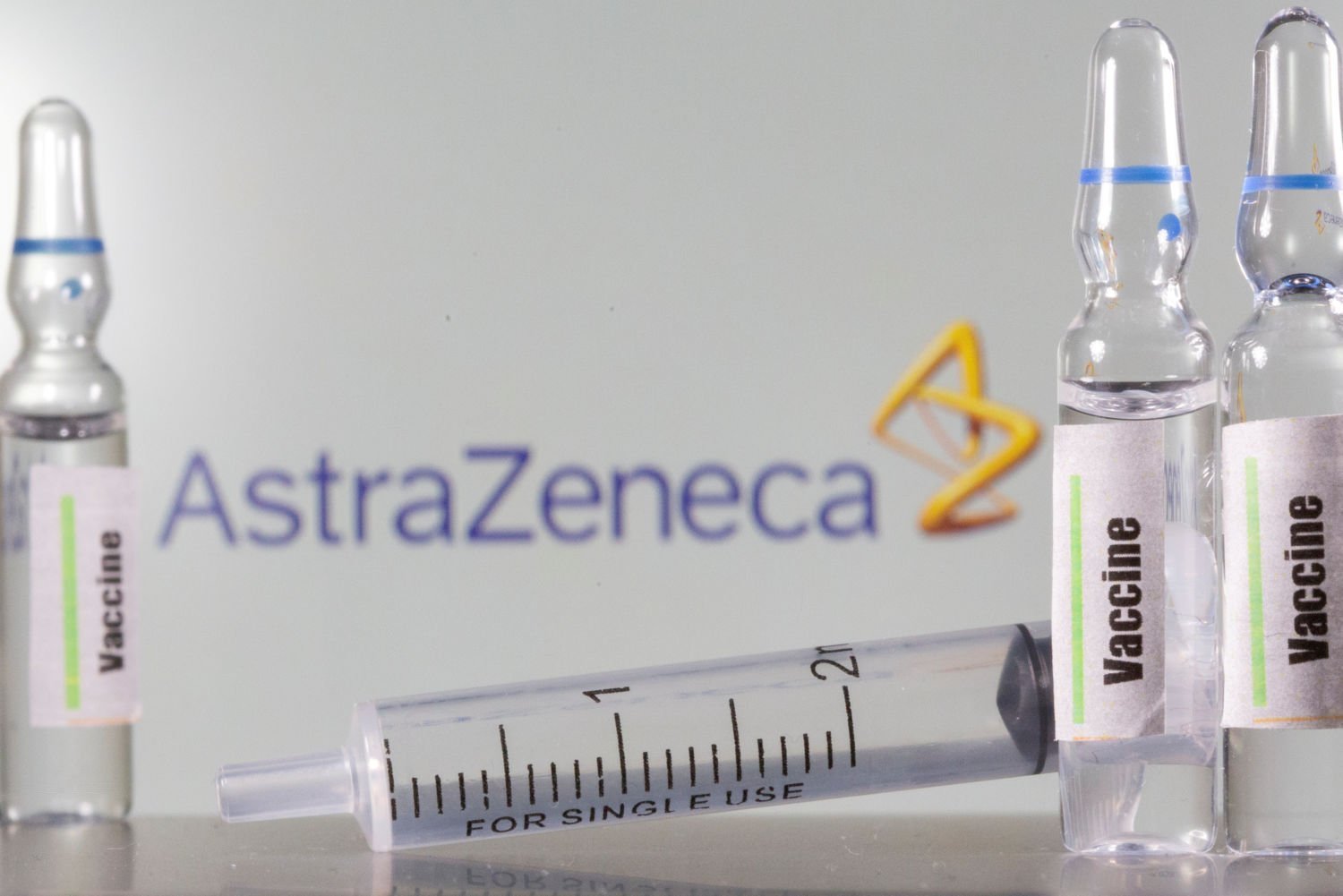 Η EMA αξιολογεί τα δεδομένα εμβολίων AstraZeneca ως μέρος μιας κυλιόμενης επισκόπησης