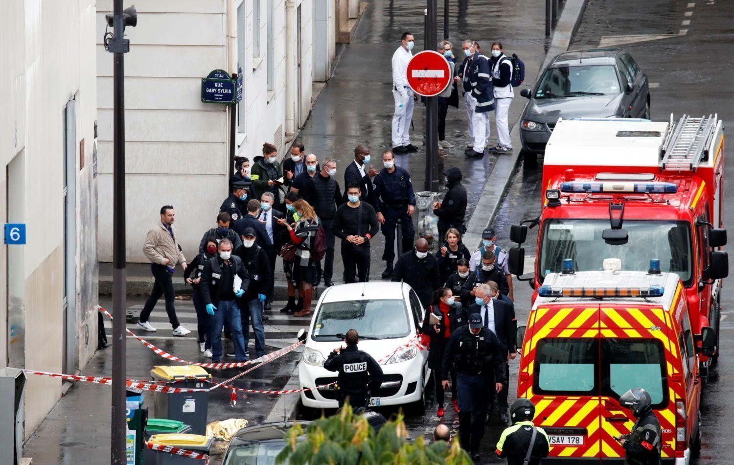 Нападение на теракт. Шарли Эбдо теракт в Париже. Теракт в Париже 13 ноября 2015. Террористический акт в редакции Charlie Hebdo в Париже 7 января 2015 года.