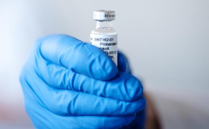 Η Βρετανία πρέπει να εμβολιάσει δύο εκατομμύρια την εβδομάδα για να αποτρέψει μια τρίτη μελέτη κύματος