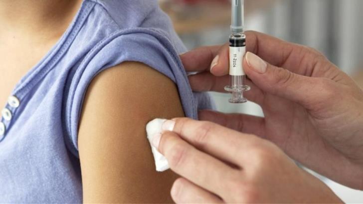 Οι υπουργοί του Ηνωμένου Βασιλείου πιέζουν να ενισχύσουν τη λήψη εμβολίων COVID-19