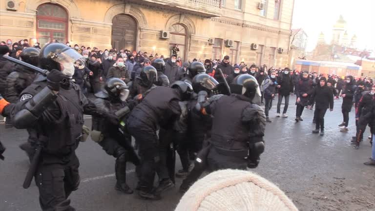 Ρωσία: Η αστυνομία του Βλαντιβοστόκ συλλαμβάνει υποστηρικτές του Ναβάλνι