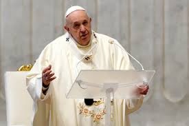 Ο Πάπας επανεμφανίζεται μετά τον πόνο, ζητά ειρήνη στο νέο έτος