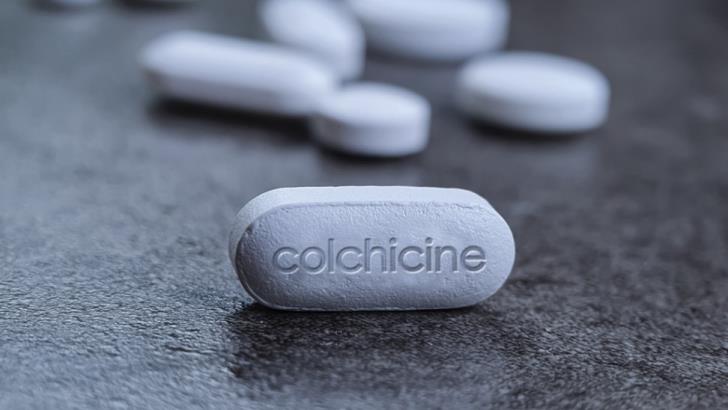 Οι επιδημιολόγοι συμφωνούν να συμπεριλάβουν κολχικίνη στο πρωτόκολλο θεραπείας