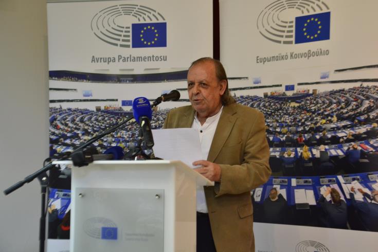 Κύπριοι δημοσιογράφοι σε όλη τη διαίρεση επιδιώκουν αλληλεγγύη για τον συνάδελφο Levent